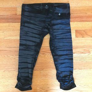 NUX Seemles Lowrise Tie Dye Capri Leggings XS